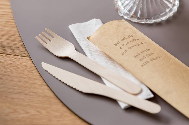 Bis posate + tovagliolo biodegradabile in legno Q1015 (48pz)